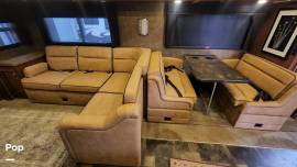 2014 Fleetwood Bounder 35K, $ 77,000