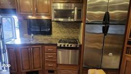 2014 Fleetwood Bounder 35K, $ 77,000