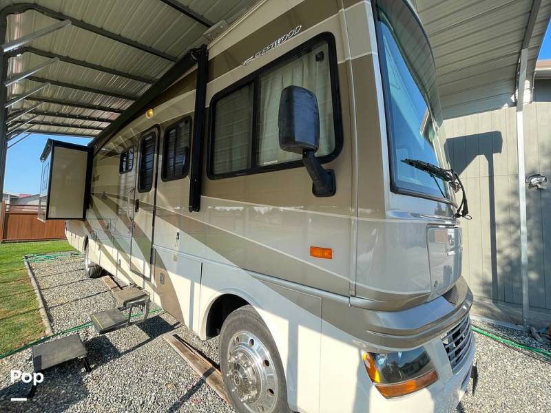 2009 Fleetwood Bounder 35E, $ 49,900