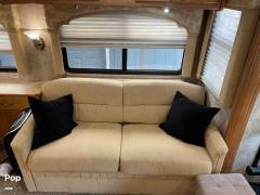 2009 Fleetwood Bounder 35E, $ 49,900