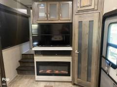 2018 Dutchmen Voltage Epic 4210, $ 105,000