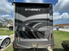 2017 Thor Motor Coach Synergy SP24, $ 89,900