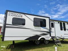 2021 Coachmen Freedom Express 323 BHDS, $ 30,000