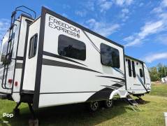 2021 Coachmen Freedom Express 323 BHDS, $ 30,000