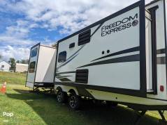2021 Coachmen Freedom Express 323 BHDS, $ 30,000