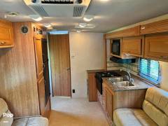 2010 Fleetwood Quest 24E, $ 55,000
