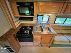 2010 Fleetwood Quest 24E, $ 55,000