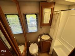 2010 Fleetwood Quest 24E, $ 55,000
