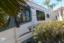 1999 Holiday Rambler Vacationer 32CG, $ 22,500