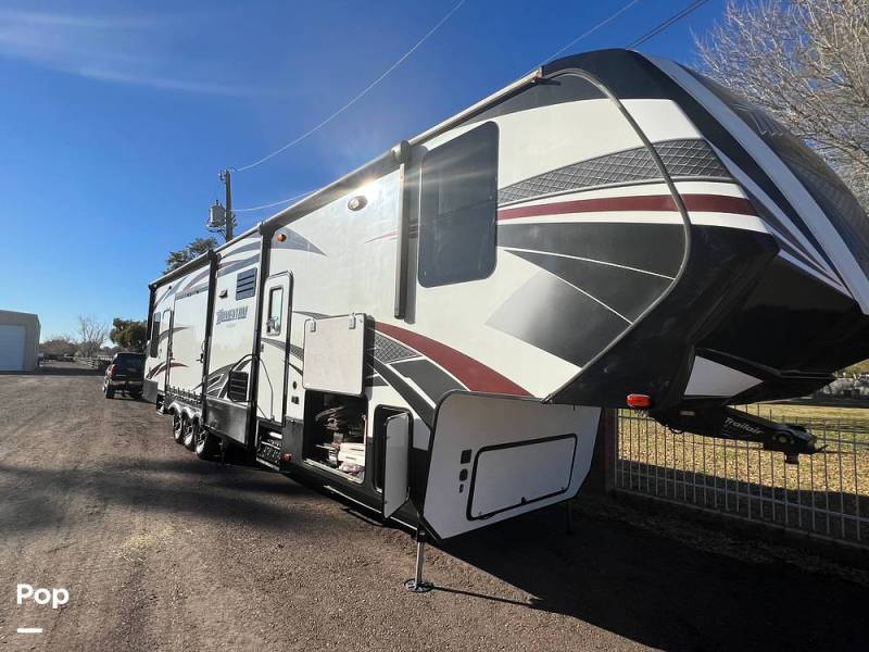 2017 Grand Design Momentum 399th, $ 74,000