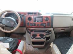 2013 Thor Motor Coach Chateau 31F, $ 45,000