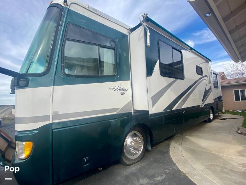 1999 Monaco Diplomat 38A, $ 36,500