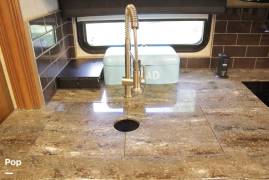 2018 Coachmen Sportscoach 409BG, $ 286,000