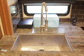 2018 Coachmen Sportscoach 409BG, $ 286,000