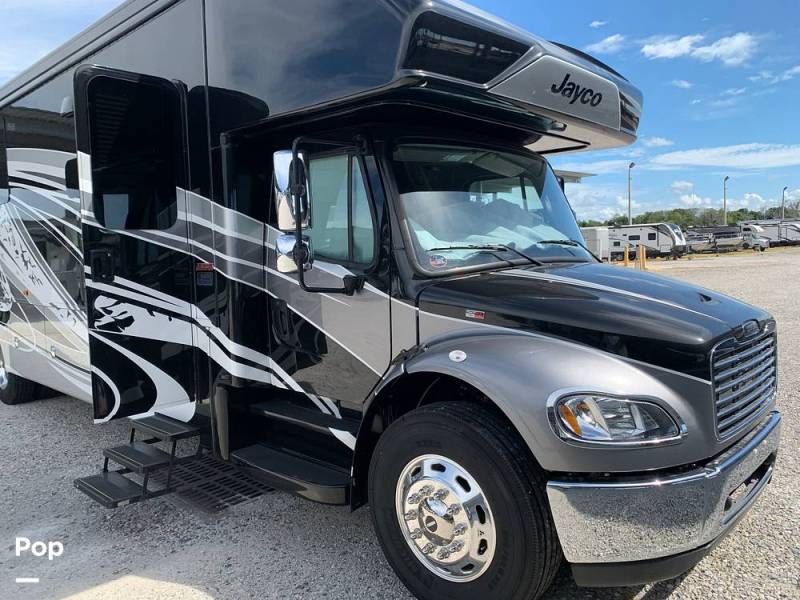 2021 Jayco Seneca Prestige 37K, $ 225,000
