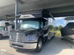 2021 Jayco Seneca Prestige 37K, $ 225,000