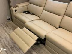 2021 Jayco Seneca Prestige 37K, $ 225,000