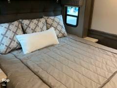 2021 Jayco Seneca Prestige 37K, $ 225,000