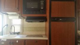 2009 Thor Motor Coach Freedom Elite 23S, $ 49,500