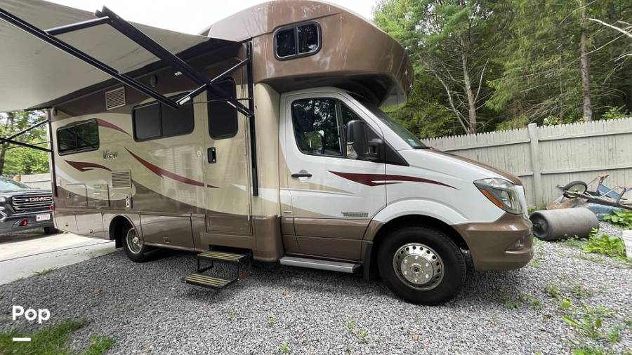 2015 Winnebago View 24J, $ 67,000