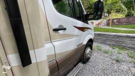 2015 Winnebago View 24J, $ 67,000