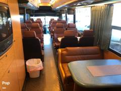 2000 Custom Conversion 4500 MCI 102, $ 55,000