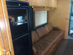 2000 Custom Conversion 4500 MCI 102, $ 55,000