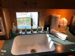 2000 Custom Conversion 4500 MCI 102, $ 55,000