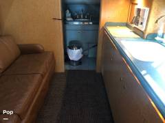 2000 Custom Conversion 4500 MCI 102, $ 55,000