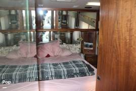 1999 Country Coach Intrigue 36' Slide, $ 38,900