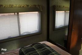 1999 Country Coach Intrigue 36' Slide, $ 38,900
