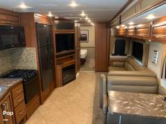 2015 Fleetwood Bounder 33 C, $ 65,000