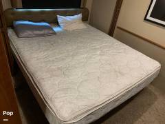 2015 Fleetwood Bounder 33 C, $ 65,000