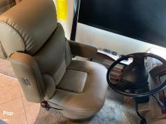 2015 Fleetwood Bounder 33 C, $ 65,000