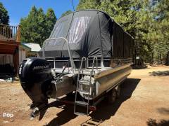 2016 Sun Tracker FISHIN' BARGE 24 DLX XP3, $ 42,250.00
