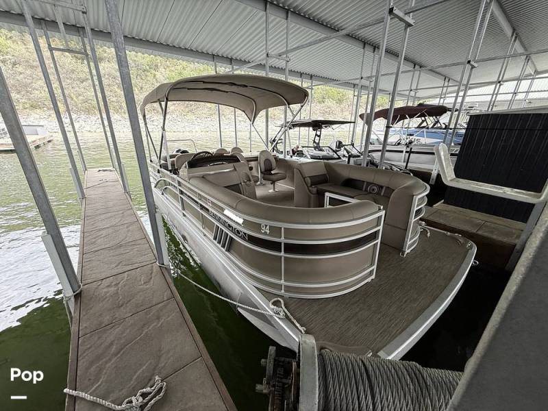 2022 Bennington 23 LPD, $ 25,000.00