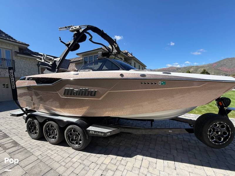 2021 Malibu M220, $ 150,000.00