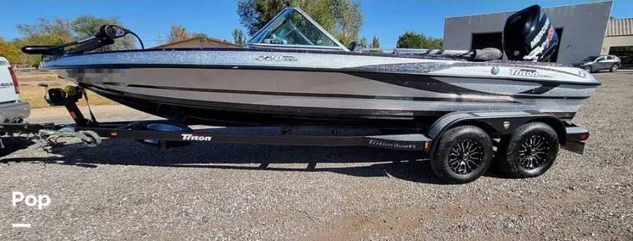 2016 Triton 220 Escape, $ 35,000.00