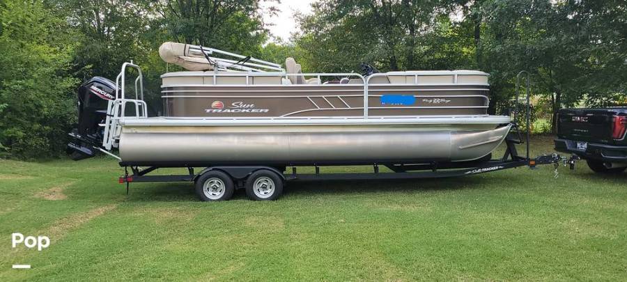 2021 Sun Tracker Party Barge 22 DLX, $ 31,900.00