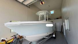2020 Robalo R230 CC, $ 77,650.00