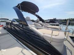 2015 Bennington 2372 QCW Sport Arch, $ 45,000.00