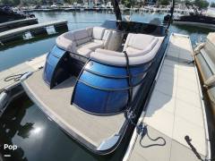 2015 Bennington 2372 QCW Sport Arch, $ 45,000.00