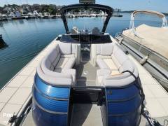 2015 Bennington 2372 QCW Sport Arch, $ 45,000.00