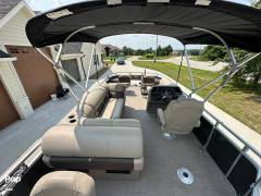 2025 Tracker Fishin' 20 Barge DLX, $ 32,000.00