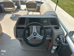 2025 Tracker Fishin' 20 Barge DLX, $ 32,000.00