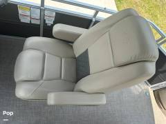 2025 Tracker Fishin' 20 Barge DLX, $ 32,000.00