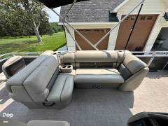 2025 Tracker Fishin' 20 Barge DLX, $ 32,000.00