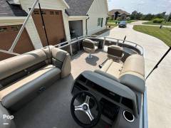 2025 Tracker Fishin' 20 Barge DLX, $ 32,000.00