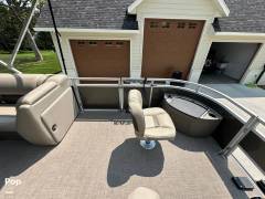 2025 Tracker Fishin' 20 Barge DLX, $ 32,000.00