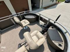 2025 Tracker Fishin' 20 Barge DLX, $ 32,000.00